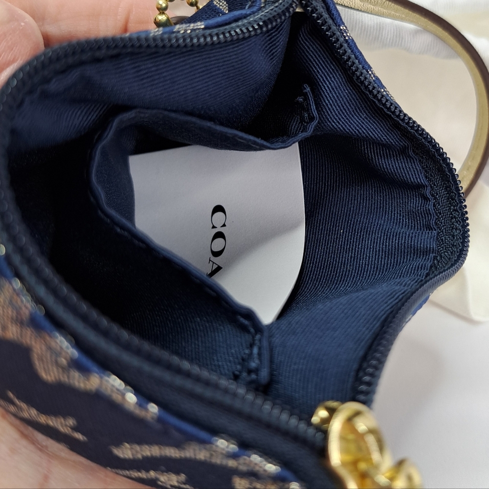'COACH' 'POPPY' SIGNATURE SCRIPT LUREX JACQUARD WRISTLET & DUST BAG SET - Picture 7 of 15